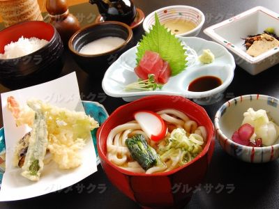 寄せ定食　１３００円